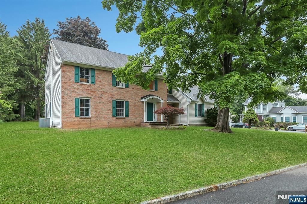 Photo of 2 Rogers Court, Midland Park, NJ 07432 (MLS # 26018223)