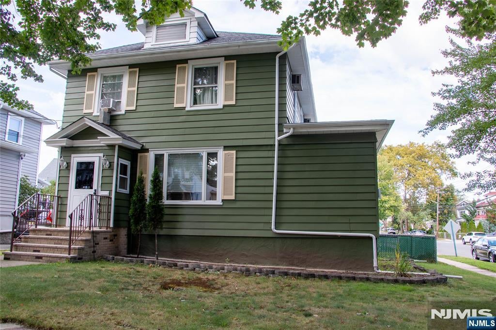883 Ray Avenue