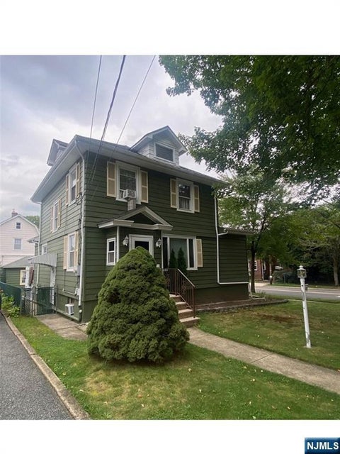 Photo of 883 Ray Avenue, Ridgefield, NJ 07657 (MLS # 26035934)
