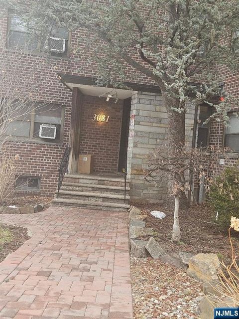 Photo of 3081 Edwin Avenue # 3C, Fort Lee, NJ 07024 (MLS # 26005586)