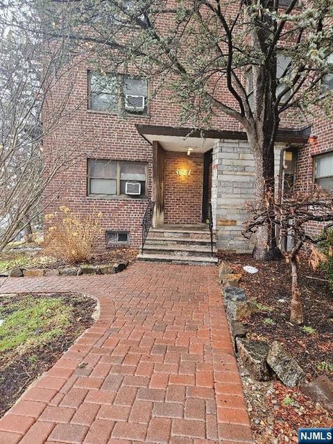 Photo of 3081 Edwin Avenue # 3C, Fort Lee, NJ 07024 (MLS # 26005586)