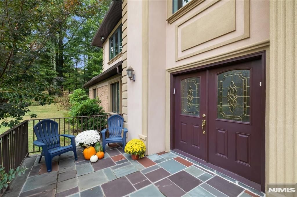 Photo of 61 Overlook Drive, Woodcliff Lake, NJ 07677 (MLS # 25036430)