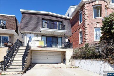 Photo of 1021 JFK Blvd E, Weehawken, NJ 07086 (MLS # 25029909)