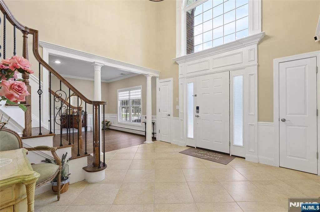 Photo of 4 Leoson Parkway, Old Tappan, NJ 07675 (MLS # 26014056)