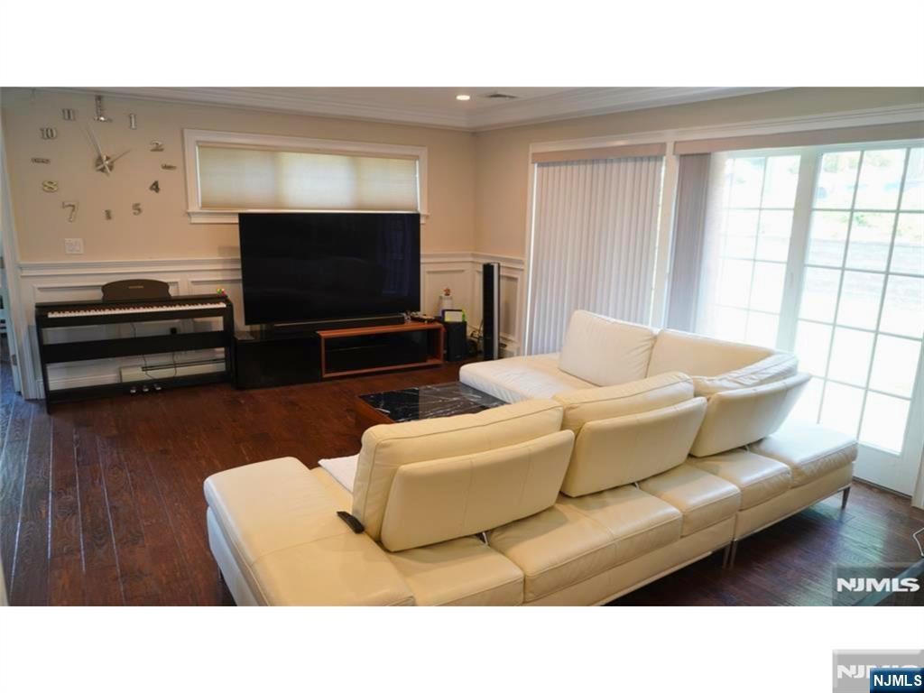 133 Reldyes Avenue
