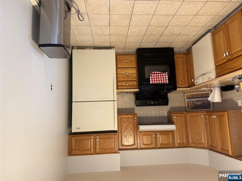 Garfield, New Jersey 07026, United States, 3 Bedrooms Bedrooms, ,2 BathroomsBathrooms,Residential,Pending,118060