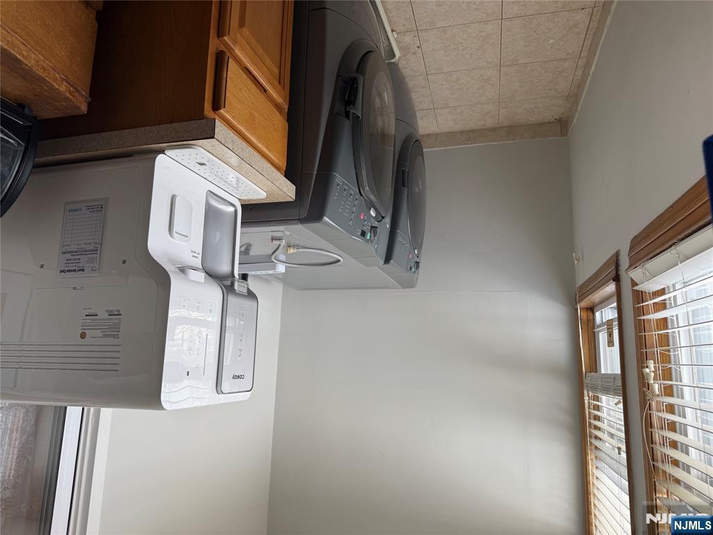 Garfield, New Jersey 07026, United States, 3 Bedrooms Bedrooms, ,2 BathroomsBathrooms,Residential,Pending,118060