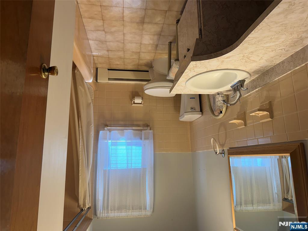 Garfield, New Jersey 07026, United States, 3 Bedrooms Bedrooms, ,2 BathroomsBathrooms,Residential,Pending,118060