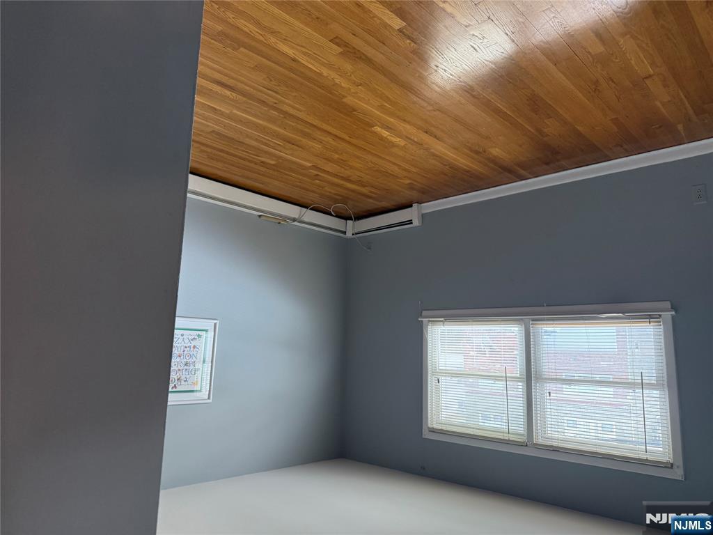 Garfield, New Jersey 07026, United States, 3 Bedrooms Bedrooms, ,2 BathroomsBathrooms,Residential,Pending,118060