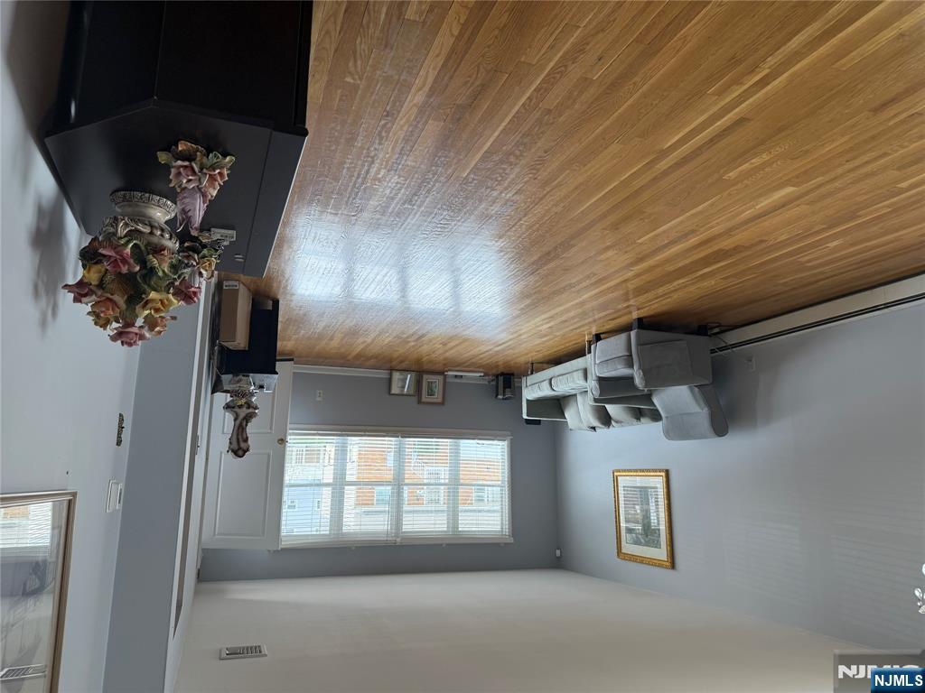 Garfield, New Jersey 07026, United States, 3 Bedrooms Bedrooms, ,2 BathroomsBathrooms,Residential,Pending,118060