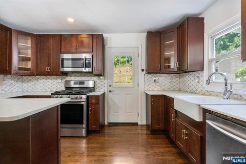 MLS: 25008142