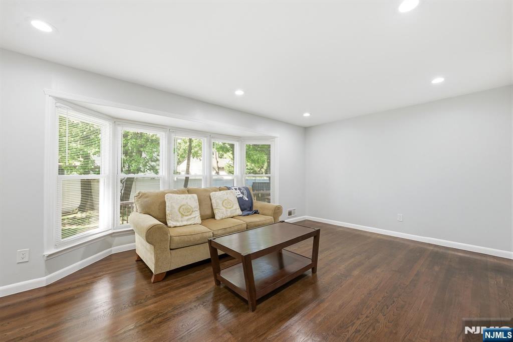 455 Hoffman Avenue