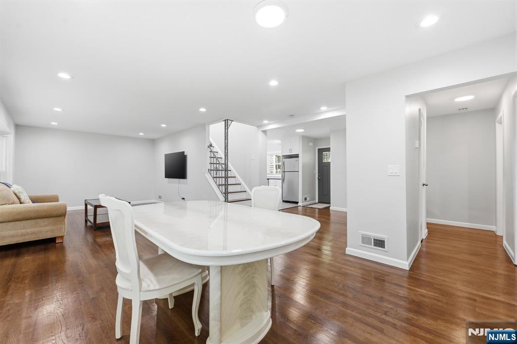 455 Hoffman Avenue