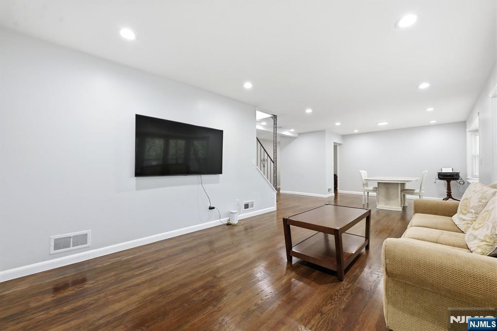 455 Hoffman Avenue
