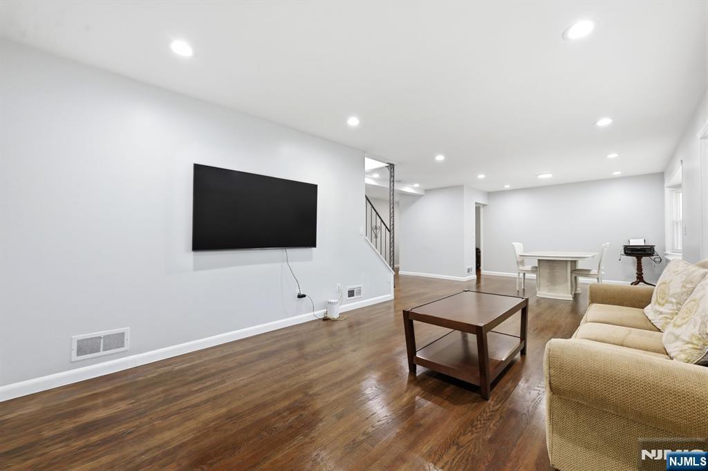 455 Hoffman Avenue