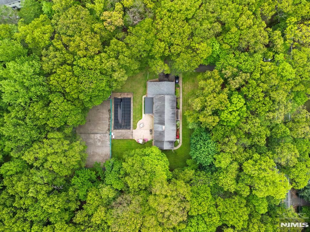 Photo of 75 Woodcliff Lake Road, Saddle River, NJ 07458 (MLS # 25016313)