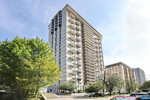 Photo of 160 Overlook Ave #2D, Hackensack, NJ 07601 (MLS # 26006998)