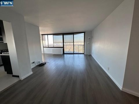 Photo of 770 Anderson Ave #20E, Cliffside Park, NJ 07010 (MLS # 26002942)