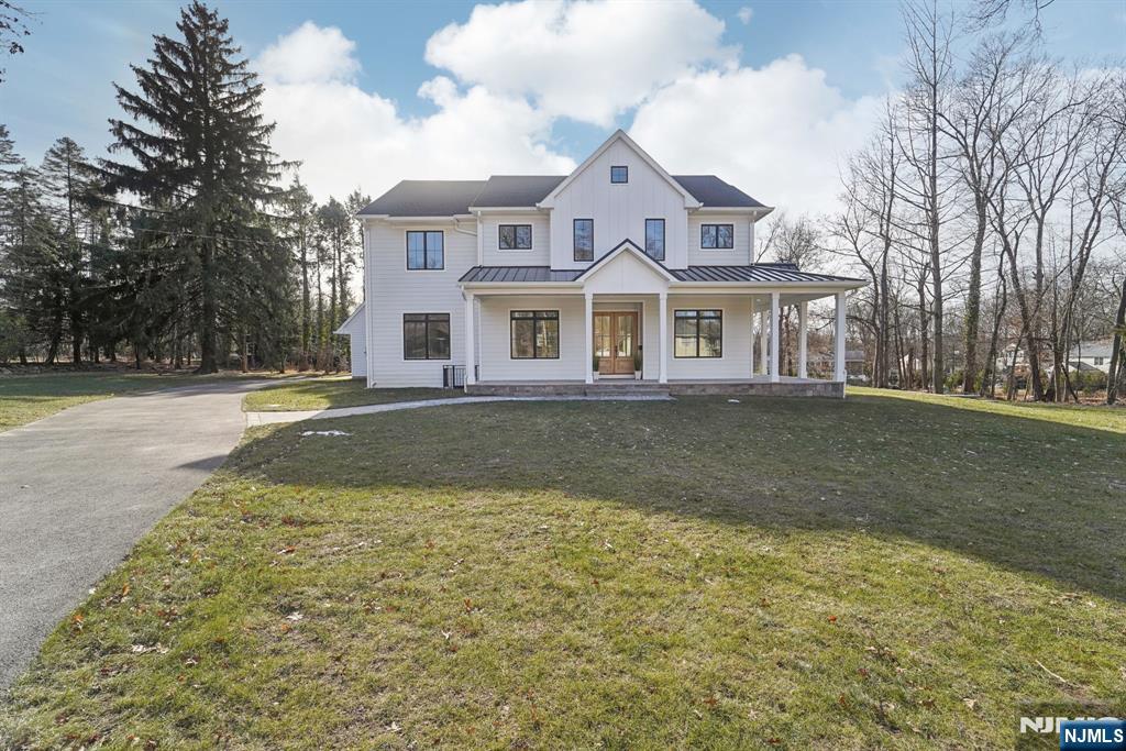 Property for Sale at 5 Albert Road, Allendale, New Jersey - Bedrooms: 5 
Bathrooms: 5 
Rooms: 10  - $2,295,000