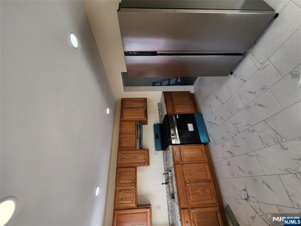 254 Montgomery Street 252