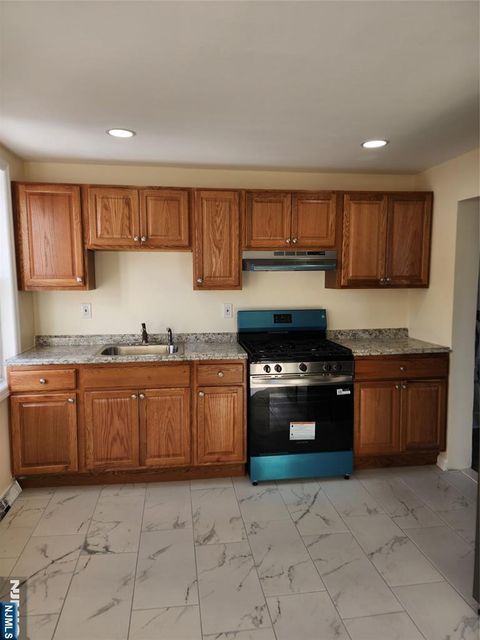 254 Montgomery Street 252 Bloomfield NJ 07003