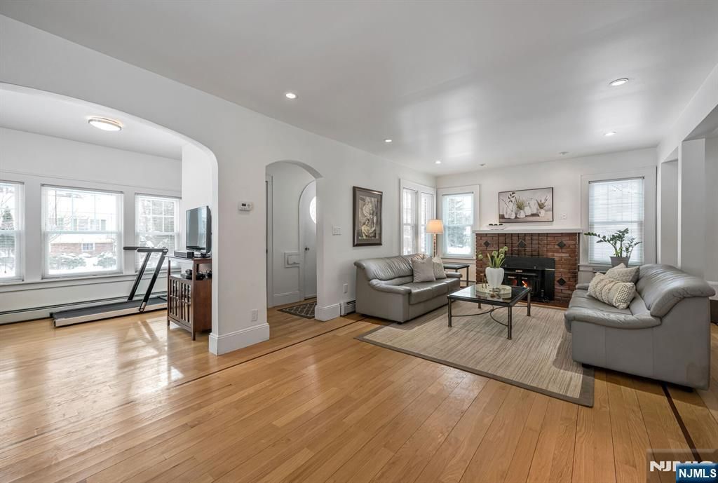 Photo of 33 Homewood Avenue, Allendale, NJ 07401 (MLS # 26001946)