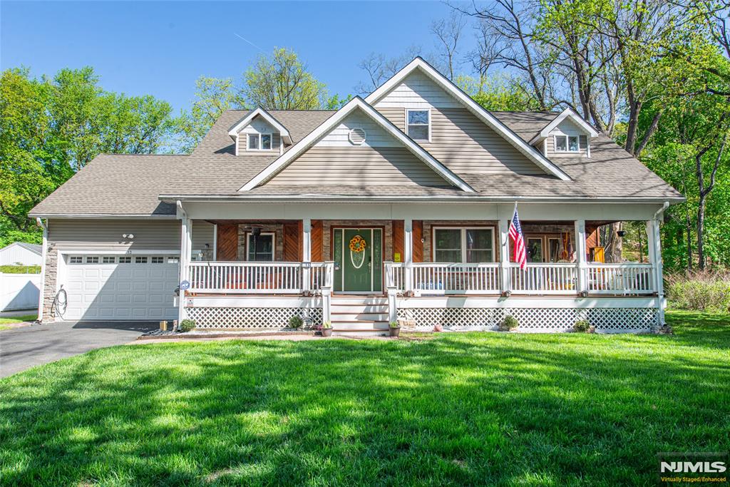 Photo 1 of 13 Brandt Lane, Bloomingdale, New Jersey, $619,000, Web #: 325015183