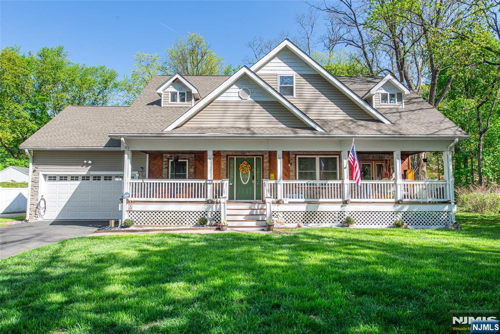 Property for Sale at 13 Brandt Lane, Bloomingdale, New Jersey - Bedrooms: 4 
Bathrooms: 3 
Rooms: 9  - $619,000