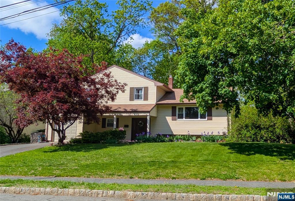 Property for Sale at 8 Berkeley Terrace, Livingston, New Jersey - Bedrooms: 3 
Bathrooms: 3 
Rooms: 9  - $925,000