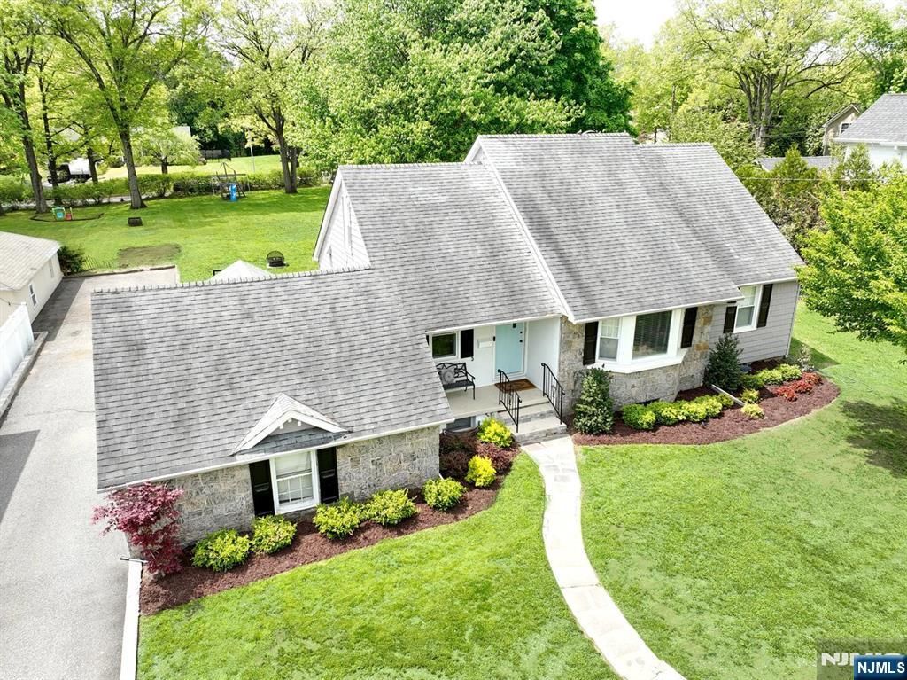 Photo of 7 Madison Heights, Wyckoff, NJ 07481 (MLS # 25040214)