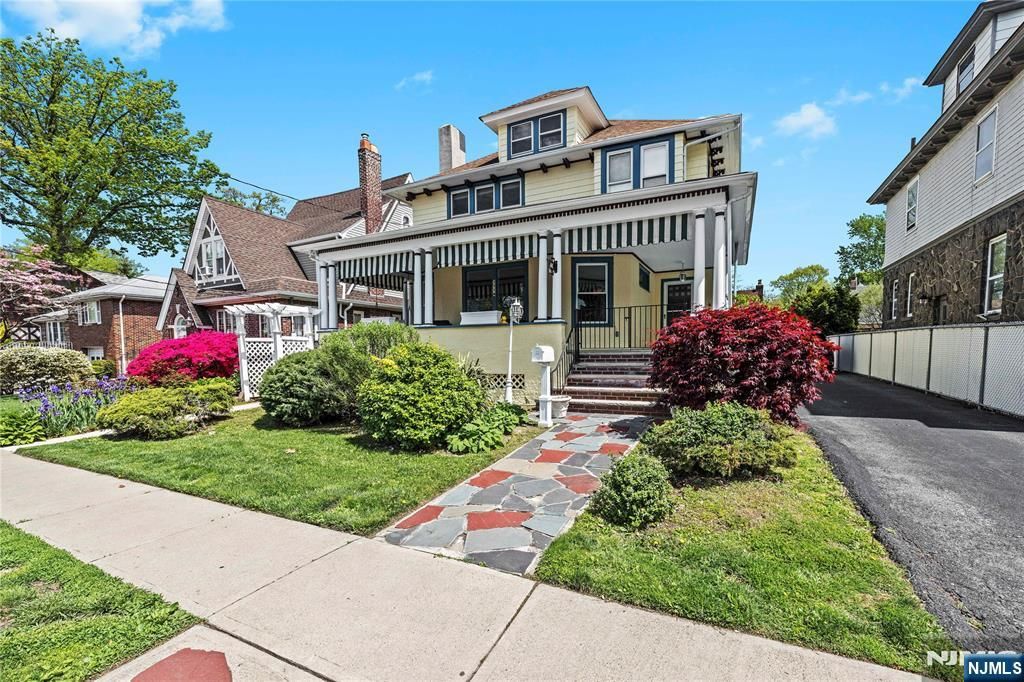 Photo of 1114 Anderson Avenue, Fort Lee, NJ 07024 (MLS # 25020260)