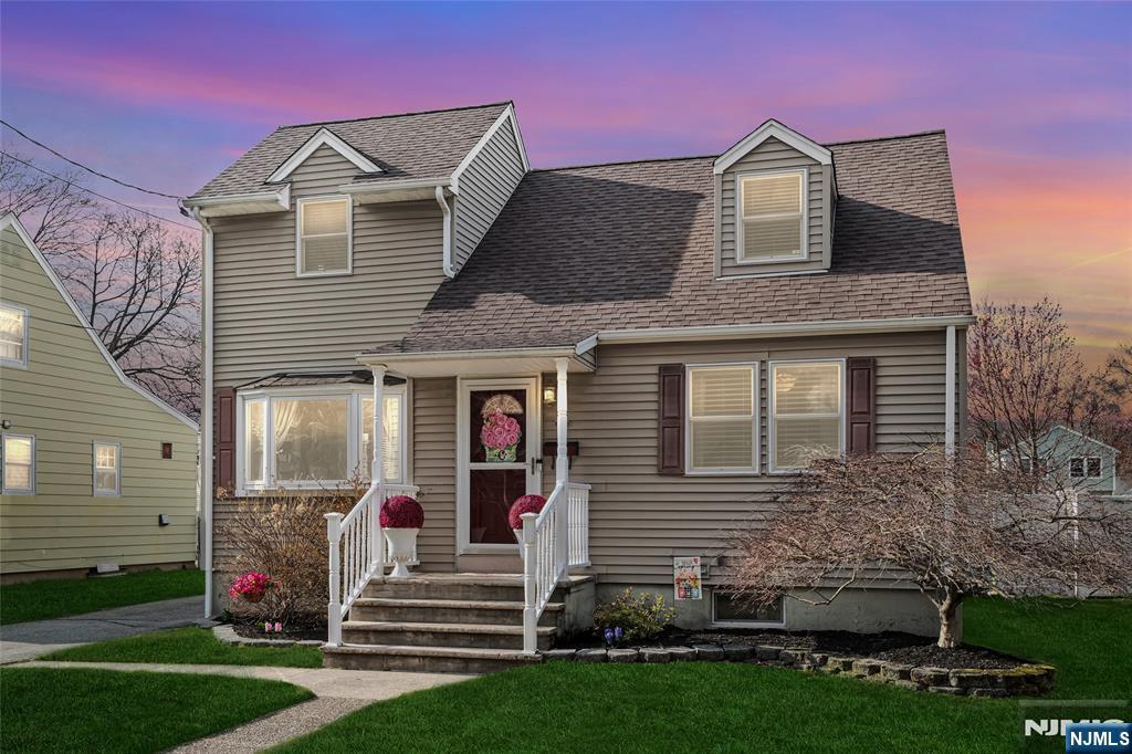 221 Colfax Avenue, Pompton Lakes, New Jersey - 3 Bedrooms  
2 Bathrooms  
8 Rooms - 