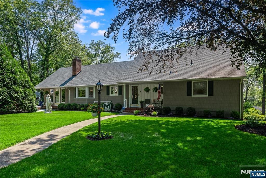 Property for Sale at 63 Kathleen Court, Wayne, New Jersey - Bedrooms: 5 
Bathrooms: 3 
Rooms: 10  - $850,000
