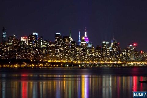 9 Somerset Lane PH606-607 Edgewater NJ 07020