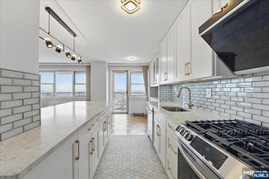 Photo of 6600 JFK Blvd E #18K, West New York, NJ 07093 (MLS # 25035908)