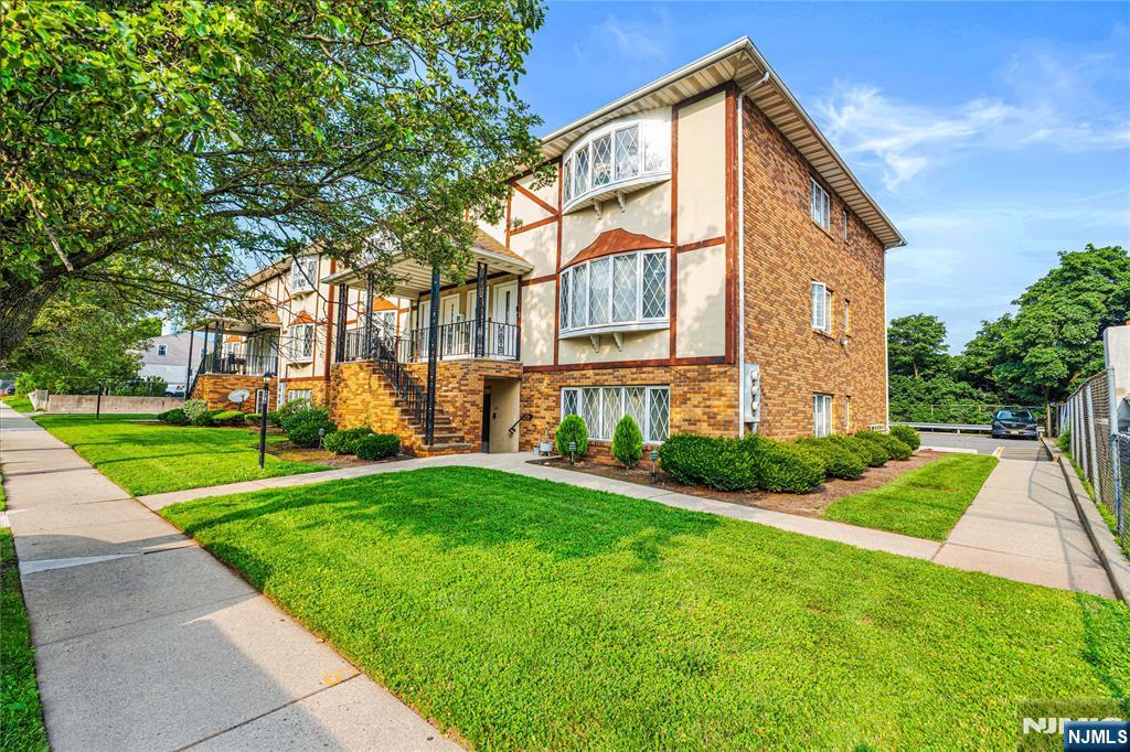 396 Harrison Avenue 203