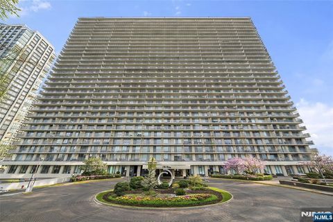 Photo of 1530 Palisade Avenue #23E, Fort Lee, NJ 07024 (MLS # 26010960)