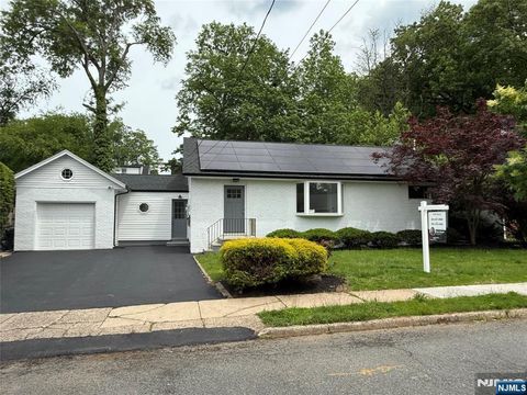 41 Woods Avenue Bergenfield NJ 07621