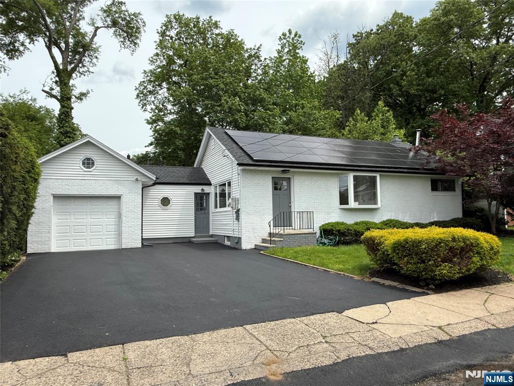 41 Woods Avenue