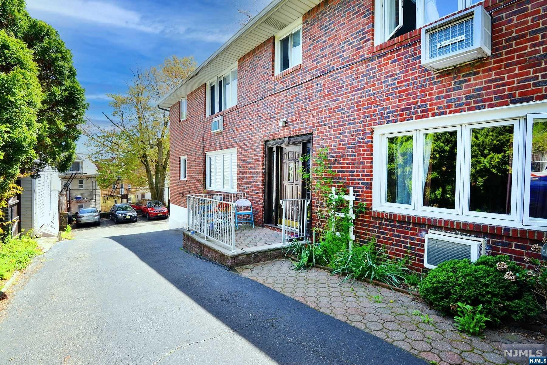539 Undercliff Avenue