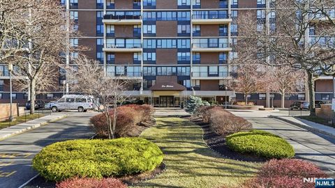 Photo of 2 Horizon Rd #1010, Fort Lee, NJ 07024 (MLS # 25043352)