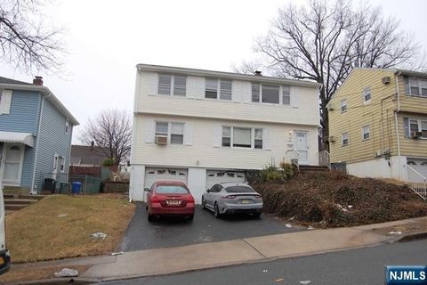 Photo of 420 Kipp Ave, Hasbrouck Heights, NJ 07604 (MLS # 26020045)