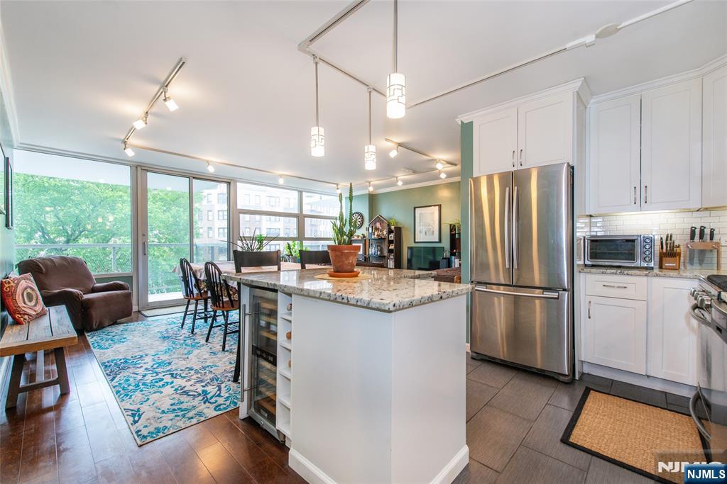 6050 Boulevard East 3E