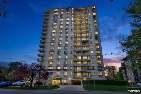 Photo of 307 Prospect Avenue #4B, Hackensack, NJ 07601 (MLS # 25043174)