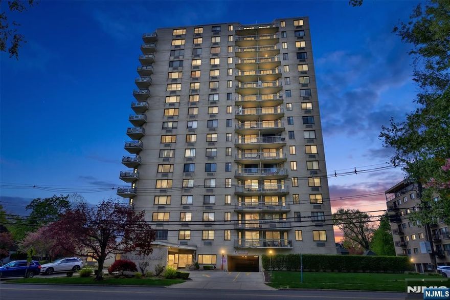 Welcome to renovated apartment #4B in desirable Bridge house complex. This sun filled unit has open floor lay out with big living room ,king size bedroom and ample of storage and closet space. The New kitchen has custom made cabinets and quartz counter tops . The bathroom has Italian tiles. Hardwood floor all through out the apartment. Relax in balcony enjoy the sunset and sun rise view. Conveniently located close to public transportation. easy to commute, The building offers great amenities, including 24/7 concierge service, swimming pool, gym, sauna, meeting room, laundry facilities on the floor, and assigned indoor parking. Schedule your showing today!