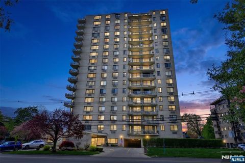 Photo of 307 Prospect Avenue #4B, Hackensack, NJ 07601 (MLS # 25043174)