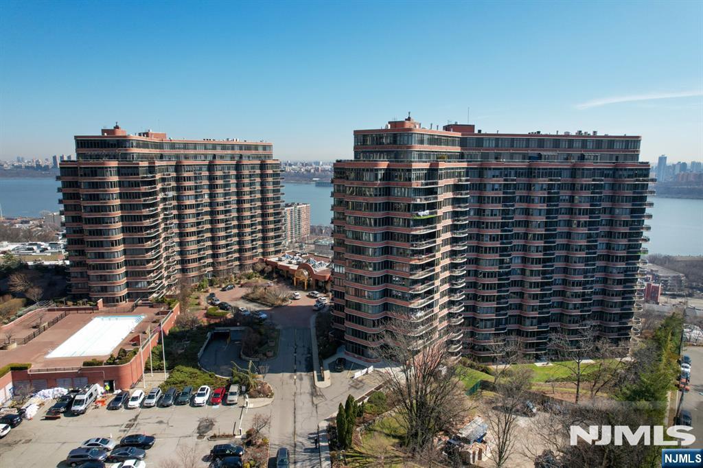 100 Carlyle Drive 14E-S