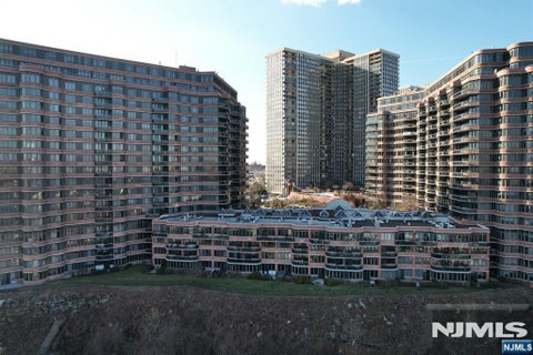 Photo of 100 Carlyle Drive #14E-S, Cliffside Park, NJ 07010 (MLS # 26039079)