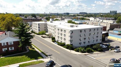 Photo of 333 Grand Ave #2R, Palisades Park, NJ 07650 (MLS # 26017030)
