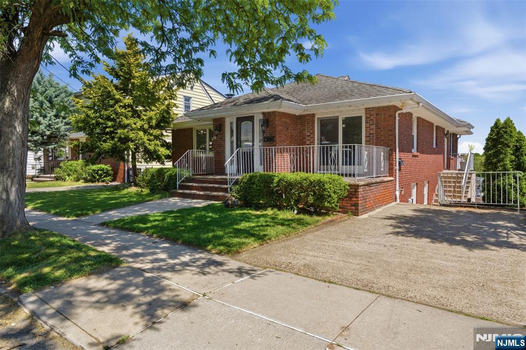 48 Burns Avenue 2